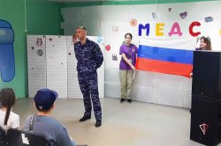 Росгвардия проводит патриотические встречи с юными ямальцами в преддверии Дня России Росгвардия проводит патриотические встречи с юными ямальцами в преддверии Дня России