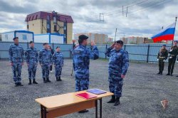 На Ямале сотрудники спецподразделения Росгвардии торжественно приняли присягу (ВИДЕО) На Ямале сотрудники спецподразделения Росгвардии торжественно приняли присягу (ВИДЕО)