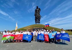 Профсоюзная молодежь столицы провела акцию памяти у Ржевского мемориала Профсоюзная молодежь столицы провела акцию памяти у Ржевского мемориала