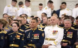 Президент Российской Федерации Владимир Путин в Кремле поздравил выпускников военных вузов с успешным окончанием обучения Президент Российской Федерации Владимир Путин в Кремле поздравил выпускников военных вузов с успешным окончанием обучения