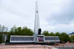 На Ямале росгвардейцы зажгли свечи в День памяти и скорби На Ямале росгвардейцы зажгли свечи в День памяти и скорби