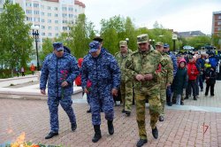 На Ямале росгвардейцы зажгли свечи в День памяти и скорби На Ямале росгвардейцы зажгли свечи в День памяти и скорби