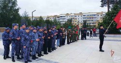 На Ямале росгвардейцы зажгли свечи в День памяти и скорби На Ямале росгвардейцы зажгли свечи в День памяти и скорби