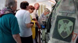 Росгвардейцы доставили гуманитарную помощь для пенсионеров в Запорожье Росгвардейцы доставили гуманитарную помощь для пенсионеров в Запорожье
