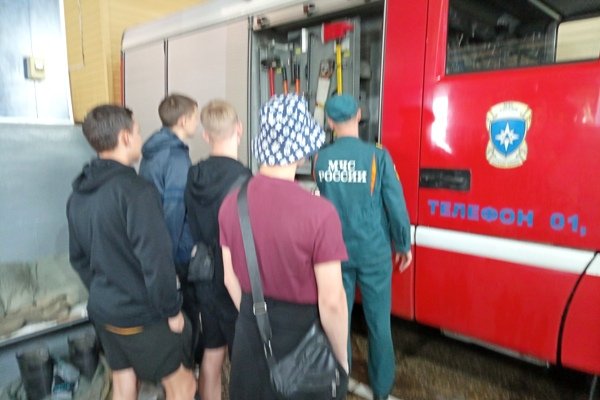 Сотрудники УИИ УФСИН России по Курганской области организовали для несовершеннолетних осужденных экскурсию в пожарную часть Сотрудники УИИ УФСИН России по Курганской области организовали для несовершеннолетних осужденных экскурсию в пожарную часть