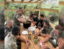 Губернатор Ямала встретился с сотрудниками Росгвардии, выполняющими задачи в зоне специальной военной операции Губернатор Ямала встретился с сотрудниками Росгвардии, выполняющими задачи в зоне специальной военной операции
