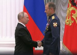 В Екатерининском зале Кремля состоялась церемония вручения Президентом высших государственных наград Российской Федерации В Екатерининском зале Кремля состоялась церемония вручения Президентом высших государственных наград Российской Федерации