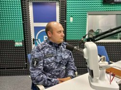 Росгвардия рассказала радиослушателям Ямала о правилах обращения с оружием в период охоты на водоплавающую и боровую дичь Росгвардия рассказала радиослушателям Ямала о правилах обращения с оружием в период охоты на водоплавающую и боровую дичь