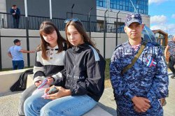 На Ямале Росгвардия принимает участие в праздновании Дня государственного флага На Ямале Росгвардия принимает участие в праздновании Дня государственного флага