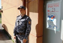 Сотрудники и военнослужащие Росгвардии приняли участие в обеспечении правопорядка на избирательных участках Архангельской области Сотрудники и военнослужащие Росгвардии приняли участие в обеспечении правопорядка на избирательных участках Архангельской области