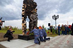 На Ямале росгвардейцы приняли участие в открытии памятника погибшим в ходе спецоперации На Ямале росгвардейцы приняли участие в открытии памятника погибшим в ходе спецоперации