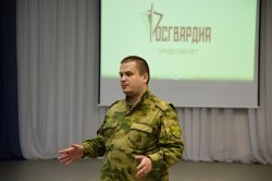 Офицер Росгвардии рассказал ямальским кадетам о Герое России генерал-полковнике Анатолии Романове Офицер Росгвардии рассказал ямальским кадетам о Герое России генерал-полковнике Анатолии Романове