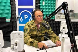 В рамках ведомственной радиопередачи офицер Росгвардии рассказал ямальским слушателям о Герое России генерал-полковнике Анатолии Романове В рамках ведомственной радиопередачи офицер Росгвардии рассказал ямальским слушателям о Герое России генерал-полковнике Анатолии Романове
