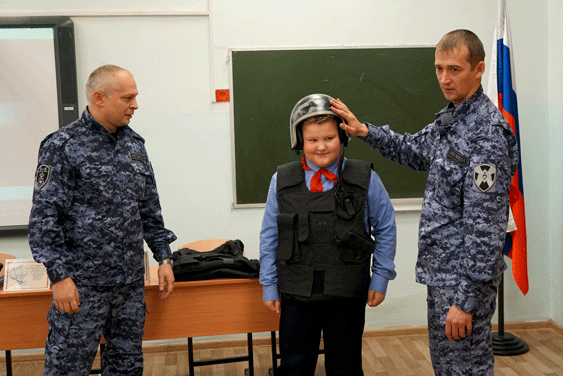 В Ульяновске бойцы Росгвардии рассказали школьникам о служебной деятельности В Ульяновске бойцы Росгвардии рассказали школьникам о служебной деятельности