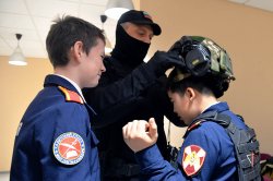Бойцы СОБР Росгвардии впервые встретились с подшефными кадетами на Ямале (ВИДЕО) Бойцы СОБР Росгвардии впервые встретились с подшефными кадетами на Ямале (ВИДЕО)