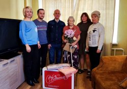 Судебные приставы поздравили труженицу тыла с 95-летием от имени Президента Судебные приставы поздравили труженицу тыла с 95-летием от имени Президента