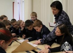 Офицеры Росгвардии организовали квест-игру для тюменских школьников «Основатель войск правопорядка России» Офицеры Росгвардии организовали квест-игру для тюменских школьников «Основатель войск правопорядка России»