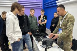 Росгвардия обеспечила общественную безопасность на выставке дронов и юбилейном «Кубке Полярного Урала» по мини-футболу на Ямале Росгвардия обеспечила общественную безопасность на выставке дронов и юбилейном «Кубке Полярного Урала» по мини-футболу на Ямале