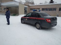 Росгвардейцы познакомили юных новгородцев с патрульным автомобилем Росгвардейцы познакомили юных новгородцев с патрульным автомобилем