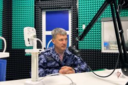 Начальник инспекции пожарной безопасности теруправления Росгвардии рассказал ямальским радиослушателям как безопасно встретить Новый год Начальник инспекции пожарной безопасности теруправления Росгвардии рассказал ямальским радиослушателям как безопасно встретить Новый год