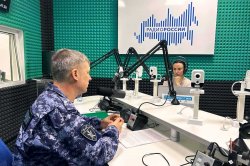 Начальник инспекции пожарной безопасности теруправления Росгвардии рассказал ямальским радиослушателям как безопасно встретить Новый год Начальник инспекции пожарной безопасности теруправления Росгвардии рассказал ямальским радиослушателям как безопасно встретить Новый год