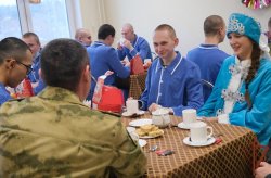 Командующий Уральским округом Росгвардии поздравил с Новым годом пациентов и персонал ведомственного госпиталя Командующий Уральским округом Росгвардии поздравил с Новым годом пациентов и персонал ведомственного госпиталя