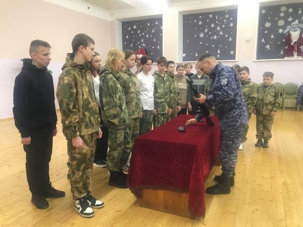 Ульяновские росгвардейцы провели занятия для кадетов «Гвардейской смены» Ульяновские росгвардейцы провели занятия для кадетов «Гвардейской смены»