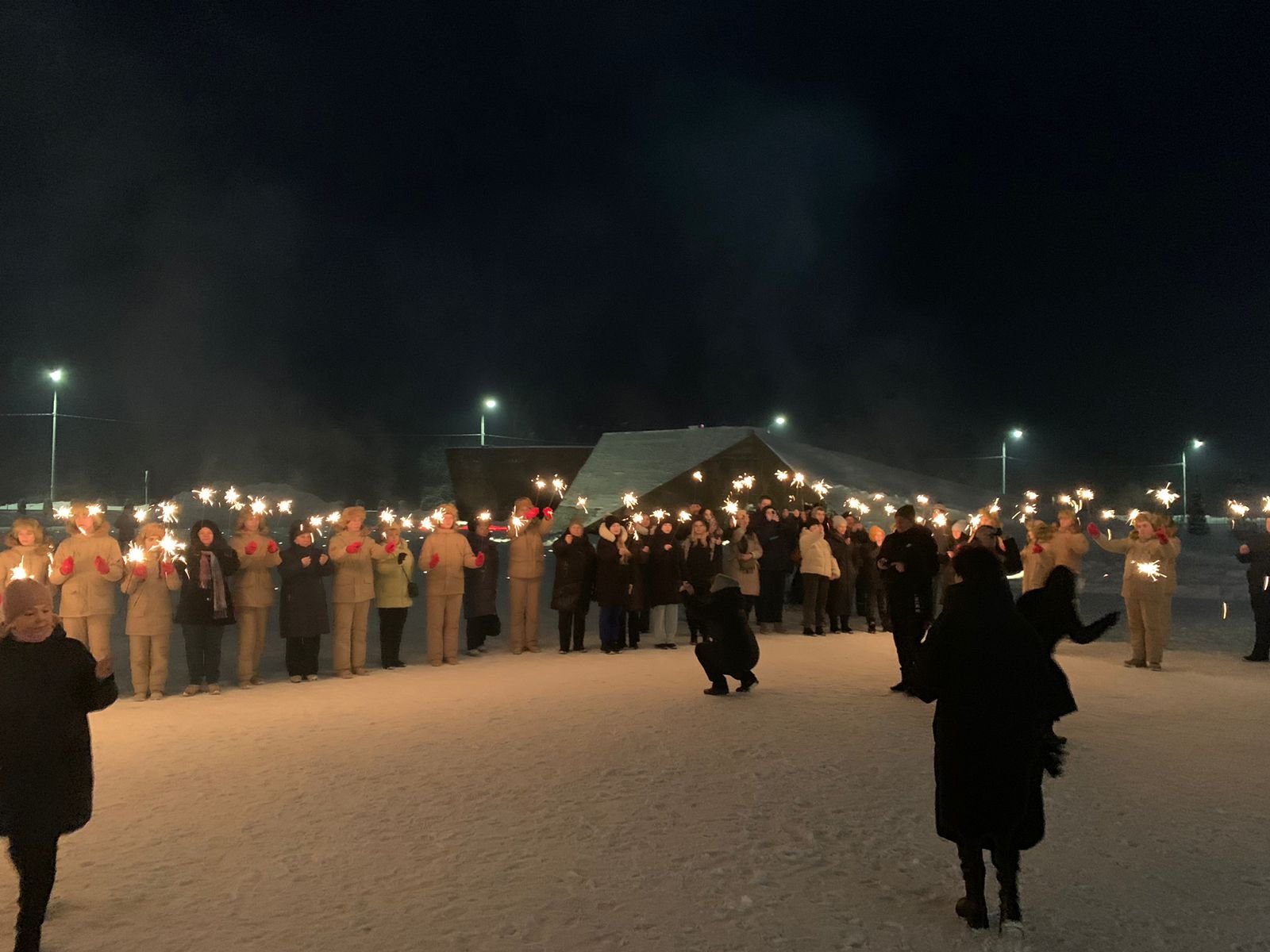 солдаты на привале. советские танкисты на привале. выживание в экстремальных условиях. солдаты на привале великая отечественная война. военные у костра.