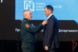Генерал-лейтенант Алексей Воробьев вручил ведомственные медали представителям СМИ Генерал-лейтенант Алексей Воробьев вручил ведомственные медали представителям СМИ