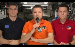 Открытки бог любит тебя. Мифы содержание которых лежит в основе стихотворения цветаевой двое. Марина цветаева народ. Хранит тебя господь. Не умрешь народ бог тебя хранит.