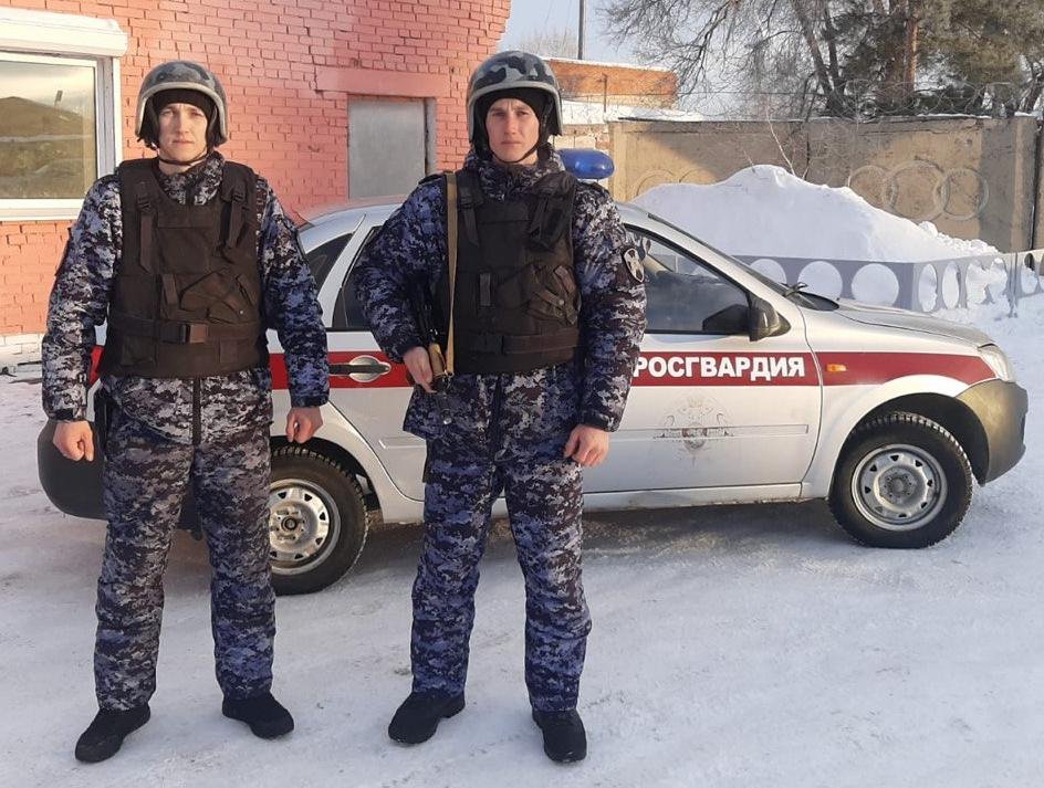 Росгвардия возле машины