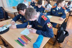 На Ямале подшефные кадеты Росгвардии изготовили праздничные открытки ко Дню защитника отчества На Ямале подшефные кадеты Росгвардии изготовили праздничные открытки ко Дню защитника отчества