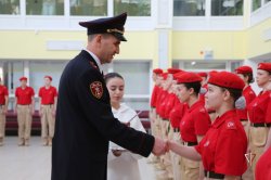 Офицер Росгвардии принял участие в торжественной церемонии посвящения в юнармейцы на Ямале Офицер Росгвардии принял участие в торжественной церемонии посвящения в юнармейцы на Ямале