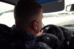 Росгвардейцы оказали помощь автовладелице с ребенком после ДТП на Ямале (ВИДЕО) Росгвардейцы оказали помощь автовладелице с ребенком после ДТП на Ямале (ВИДЕО)