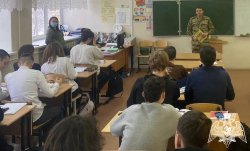 Тюменские школьники продолжают знакомиться с военными институтами Росгвардии Тюменские школьники продолжают знакомиться с военными институтами Росгвардии