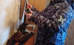 Росгвардейцы беседуют с семьями орловцев о правилах хранения, ношения и использования оружия Росгвардейцы беседуют с семьями орловцев о правилах хранения, ношения и использования оружия