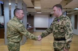 Командующий Уральским округом Росгвардии вручил военнослужащим государственные и ведомственные награды Командующий Уральским округом Росгвардии вручил военнослужащим государственные и ведомственные награды