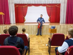 В Йошкар-Оле офицер территориального управления Росгвардии проводит уроки безопасности для школьников В Йошкар-Оле офицер территориального управления Росгвардии проводит уроки безопасности для школьников