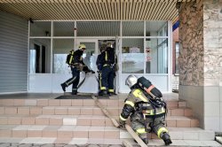 Межведомственные пожарно-тактические учения Росгвардии и МЧС прошли в Мурманске Межведомственные пожарно-тактические учения Росгвардии и МЧС прошли в Мурманске