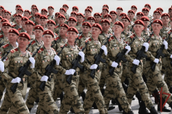 Первый заместитель директора Росгвардии генерал-полковник Юрий Яшин проверил готовность парадного расчета Первый заместитель директора Росгвардии генерал-полковник Юрий Яшин проверил готовность парадного расчета