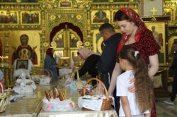 В Грозном в войсковом храме Росгвардии состоялось пасхальное богослужение В Грозном в войсковом храме Росгвардии состоялось пасхальное богослужение