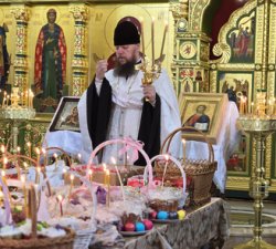 В Грозном в войсковом храме Росгвардии состоялось пасхальное богослужение В Грозном в войсковом храме Росгвардии состоялось пасхальное богослужение