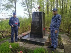 В Янауле сотрудники Росгвардии почтили память погибших военных летчиков В Янауле сотрудники Росгвардии почтили память погибших военных летчиков