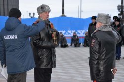 Росгвардия приняла участие в церемонии передачи частицы Вечного огня с Мамаева кургана на Ямале Росгвардия приняла участие в церемонии передачи частицы Вечного огня с Мамаева кургана на Ямале