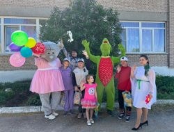 В Новгородской области в рамках благотворительной акции «Время добрых дел» сотрудники полиции посетили подшефный класс  В Новгородской области в рамках благотворительной акции «Время добрых дел» сотрудники полиции посетили подшефный класс