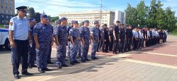 Росгвардейцы приняли участие в гарнизонном разводе на центральной площади Орла