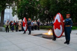 Сотрудники и военнослужащие регионального управления Росгвардии присоединились к всероссийской акции «Свеча памяти» Сотрудники и военнослужащие регионального управления Росгвардии присоединились к всероссийской акции «Свеча памяти»