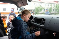 «Тревога» на «Каникулах с Росгвардией». Юные ямальцы необычно проводят свой летний отдых (видео) «Тревога» на «Каникулах с Росгвардией». Юные ямальцы необычно проводят свой летний отдых (видео)