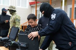 «Тревога» на «Каникулах с Росгвардией». Юные ямальцы необычно проводят свой летний отдых (видео) «Тревога» на «Каникулах с Росгвардией». Юные ямальцы необычно проводят свой летний отдых (видео)