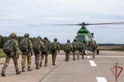 Спецназовцы Росгвардии закаляют свою психологическую устойчивость при выполнении прыжков с парашютом Спецназовцы Росгвардии закаляют свою психологическую устойчивость при выполнении прыжков с парашютом